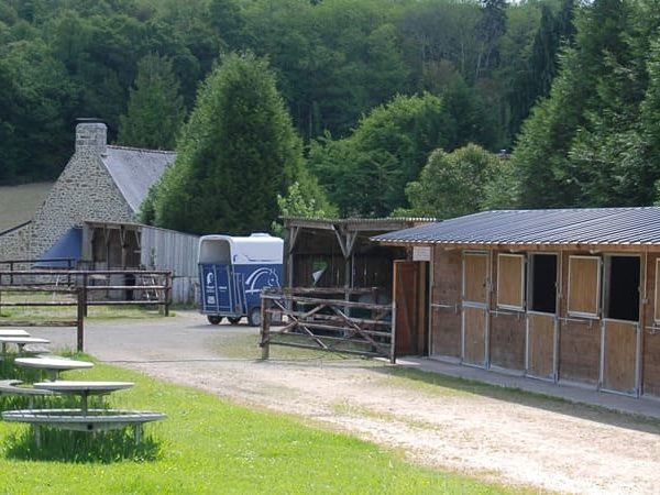 location-de-pré-guidel-carrière-chevaux-morbihan-pension-équestre-rédéné-location-chevaux-quimperlé